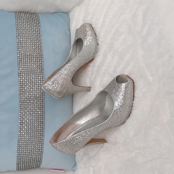 Silver sparkly 4.5in platform heels for a night on the town! - Picture 5 of 7